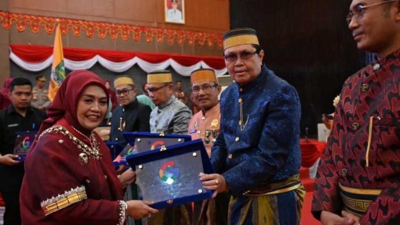 Kabupaten Sinjai, Sulawesi Selatan, berhasil menjadi daerah pertama di provinsi tersebut yang memiliki enam Kandidat Sekolah Rujukan Google (KSRG), menandai langkah maju dalam transformasi pendidikan berbasis teknologi.