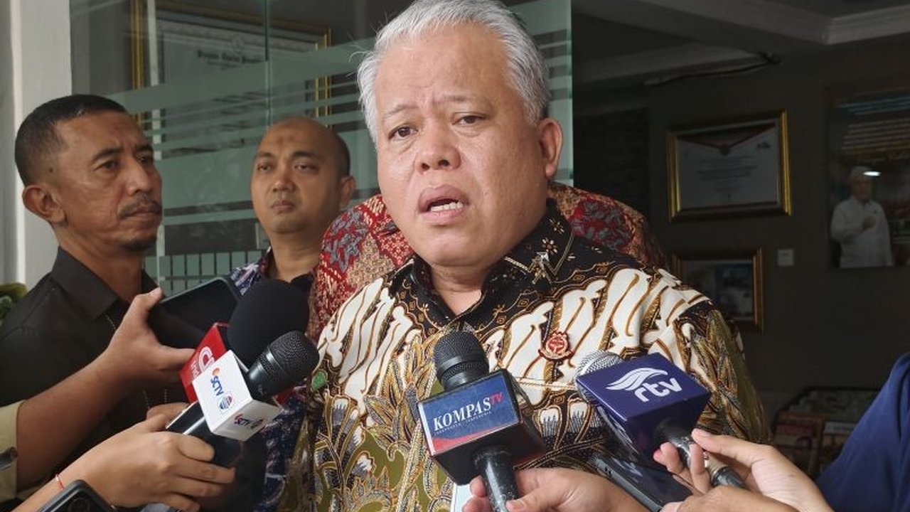 Kejaksaan Agung menyita puluhan dokumen dan barang bukti elektronik dari PT Orbit Terminal Merak (OTM) terkait kasus dugaan korupsi tata kelola minyak mentah dan produk kilang 2018-2023 yang melibatkan sembilan tersangka.