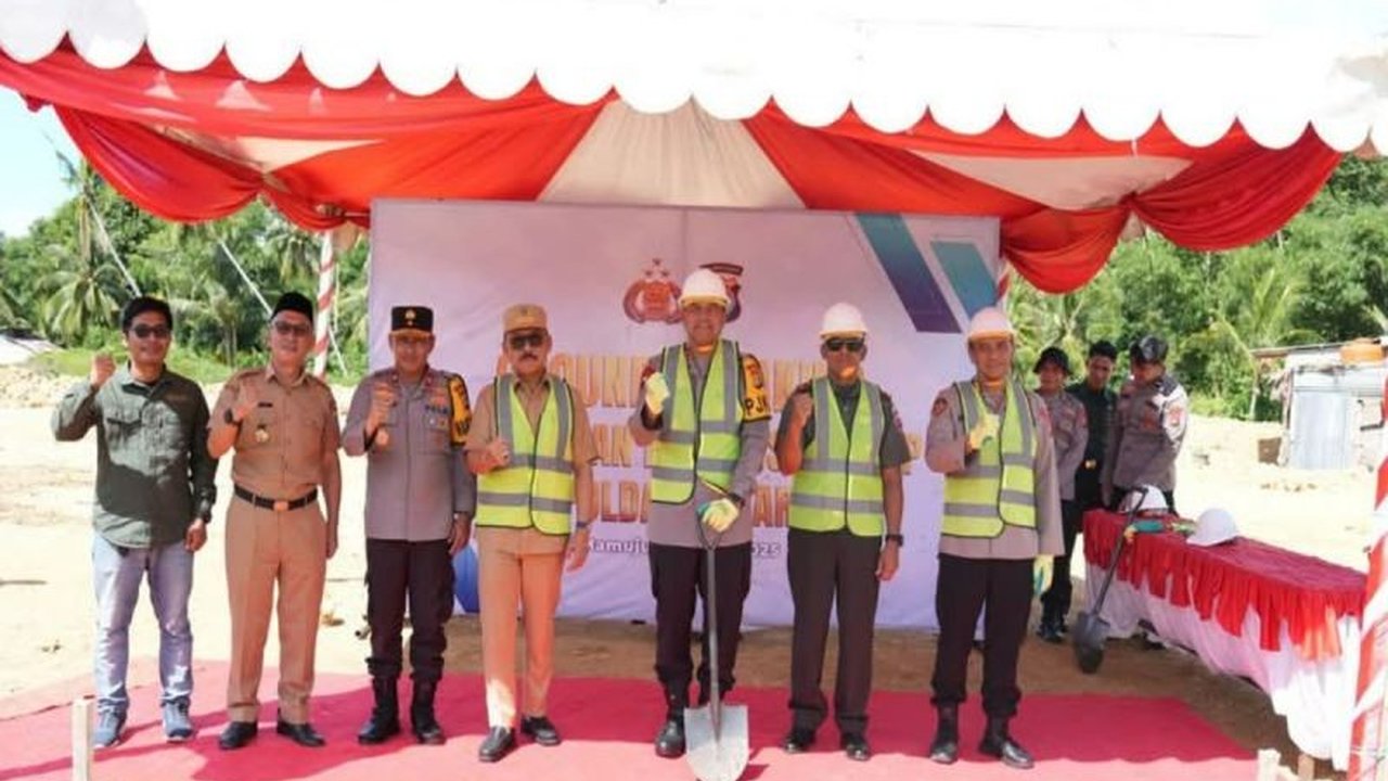 Gubernur Sulawesi Barat memberikan apresiasi tinggi atas pembangunan rumah subsidi bagi anggota Polri di Mamuju, guna meningkatkan kesejahteraan dan kinerja mereka dalam menjaga keamanan daerah.