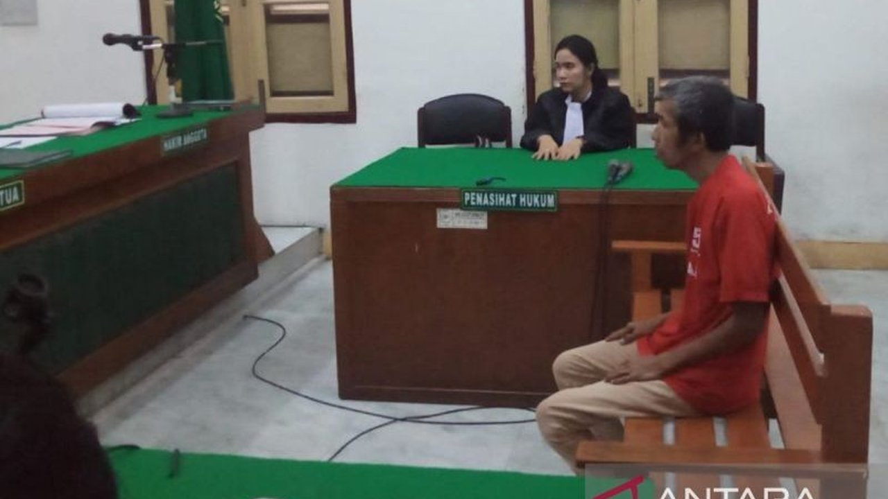 Manar Simbolon divonis 13 tahun penjara oleh PN Medan karena terbukti membunuh tukang becak Berlin Sihombing di Jalan Sisingamaraja Medan akibat sakit hati.