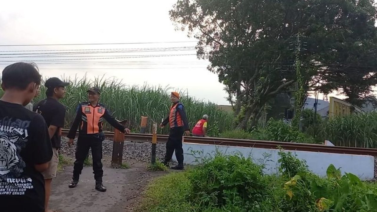PT KAI Daop 7 Madiun meminta masyarakat tidak ngabuburit di jalur kereta api selama Ramadhan karena membahayakan dan melanggar UU, dengan ancaman denda hingga Rp15 juta.