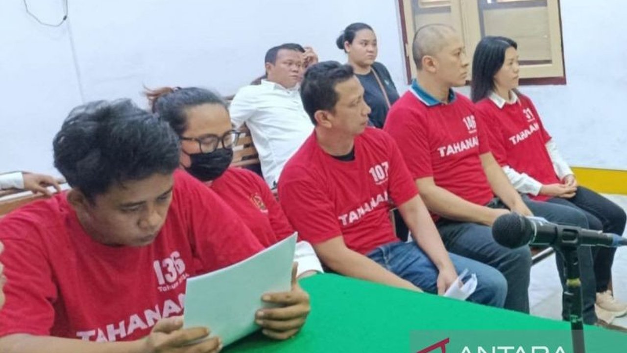 Kejari Medan menuntut lima terdakwa kasus pabrik ekstasi rumahan di Medan dengan hukuman seumur hidup hingga pidana mati, dengan dua terdakwa utama dituntut hukuman mati.