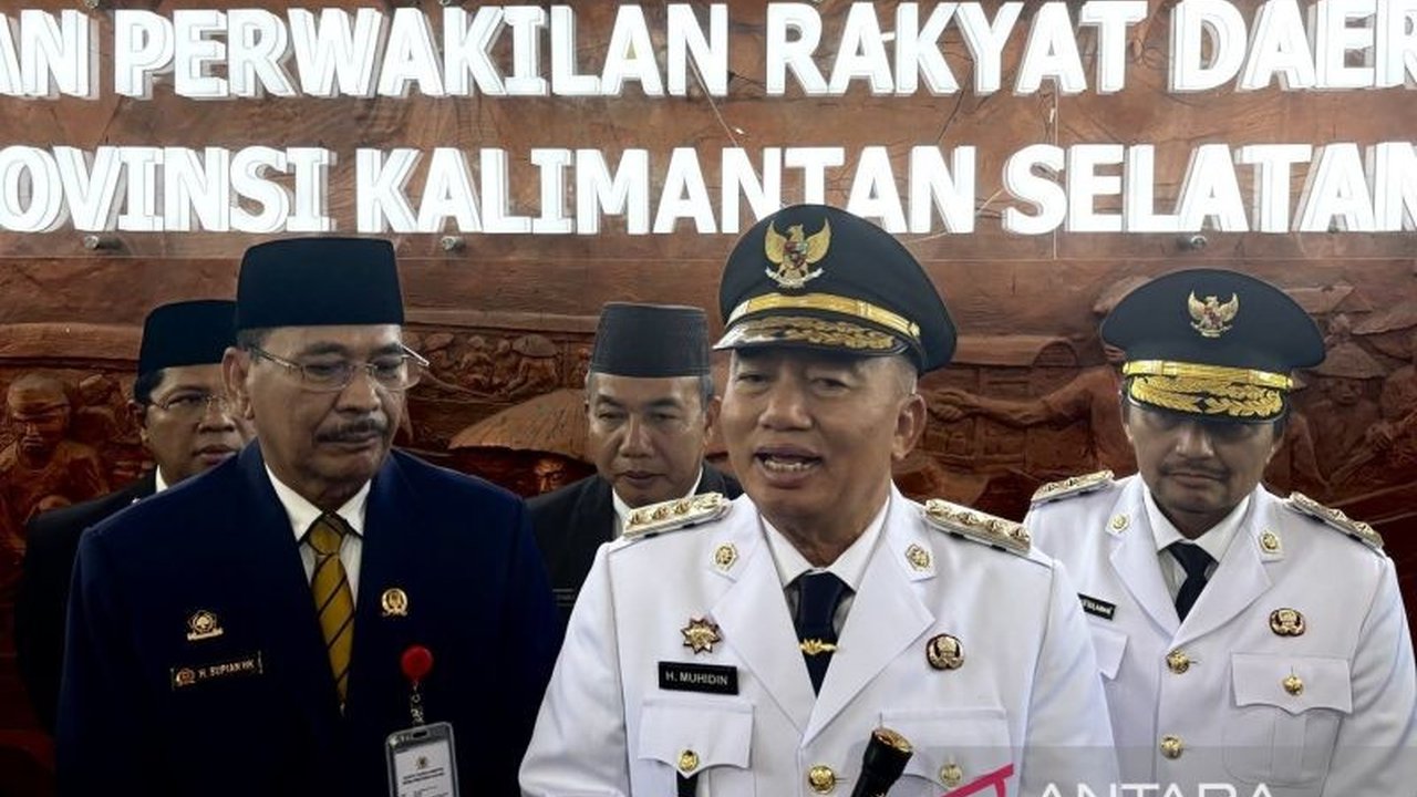 Gubernur Kalimantan Selatan, Muhidin, segera menangani masalah darurat sampah di Banjarmasin pasca penutupan TPA Basirih, dengan rencana peninjauan lokasi dan meminta masukan masyarakat.