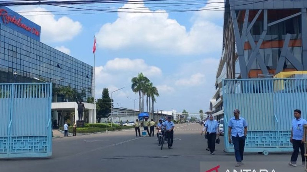 BPJS Kesehatan memastikan kepesertaan JKN para karyawan PT Sritex yang terkena PHK tetap aktif dan berhak atas pelayanan kesehatan, meskipun perusahaan sedang mengalami kesulitan.