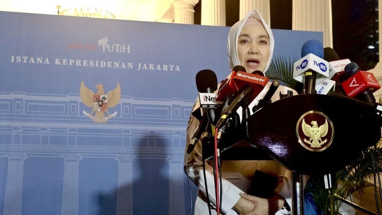 BMKG memprediksi hujan deras hingga 11 Februari, meminta Jakarta, Jawa Barat, Lampung, dan beberapa daerah lain waspada banjir dan longsor.