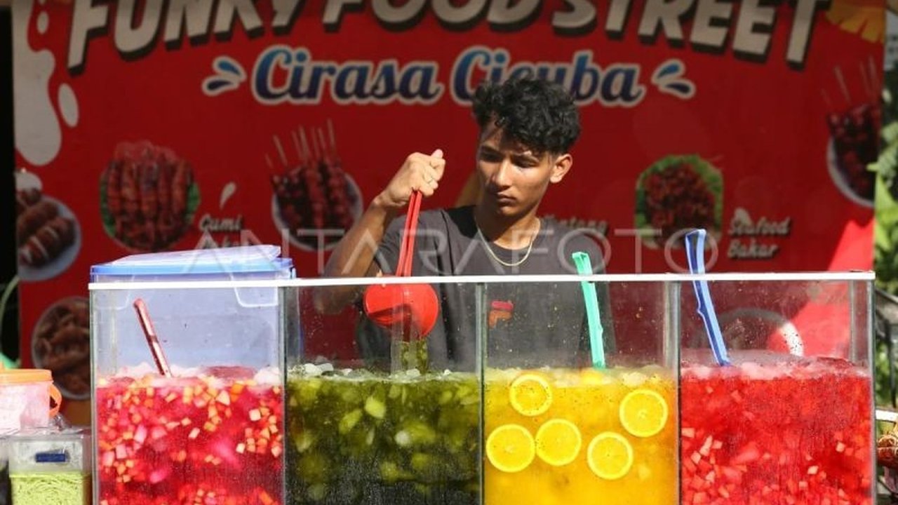 Pemerintah Kota Banda Aceh memberikan keringanan retribusi sampah kepada pedagang takjil selama Ramadhan 1446 H, meskipun produksi sampah meningkat signifikan.