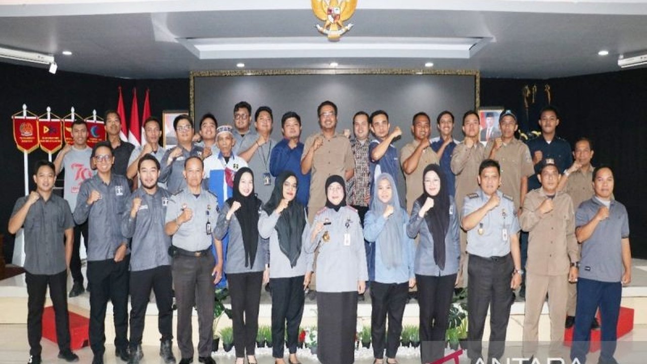 Kakanwil Kemenkumham Kalsel, Nuryanti Widyastuti, memberikan penguatan kepada pegawai alih daya, menekankan profesionalisme dan integritas dalam memberikan pelayanan prima kepada masyarakat selama Ramadhan.