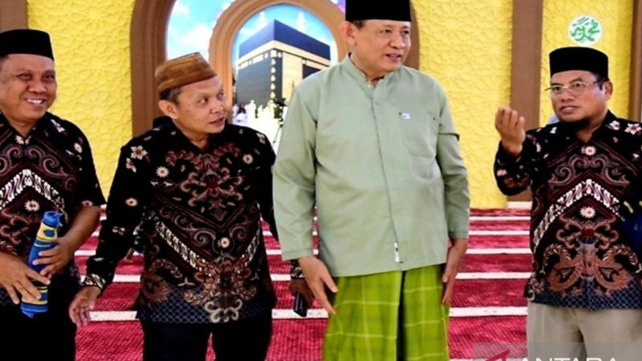 Gubernur Gorontalo, Gusnar Ismail, memprioritaskan Gorontalo sebagai embarkasi haji penuh dan melanjutkan pencetakan Al-Quran terjemahan bahasa Gorontalo, membutuhkan dukungan dan kerjasama kementerian terkait.