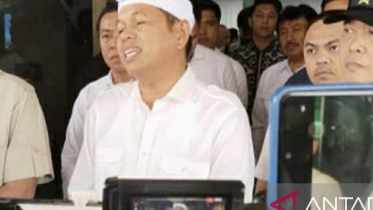 Gubernur Jawa Barat, Dedi Mulyadi, menginstruksikan identifikasi jembatan tua untuk mencegah ambruk, ditindaklanjuti dengan pembangunan kembali dan solusi sementara jembatan bailey untuk Jembatan Cicangor yang amblas.