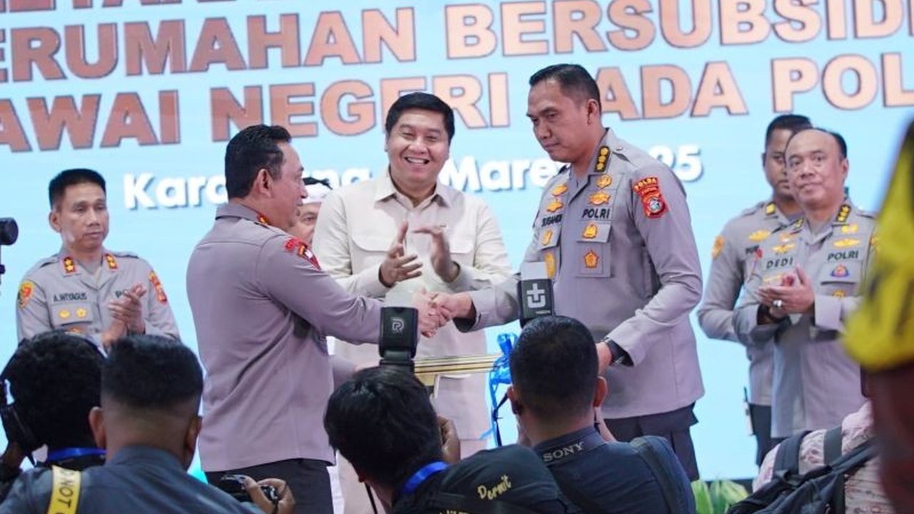 Kapolri Jenderal Listyo Sigit Prabowo menargetkan pembangunan 100 ribu rumah subsidi untuk personel Polri pada 2025, sebagai bagian dari program 3 juta rumah subsidi pemerintah.