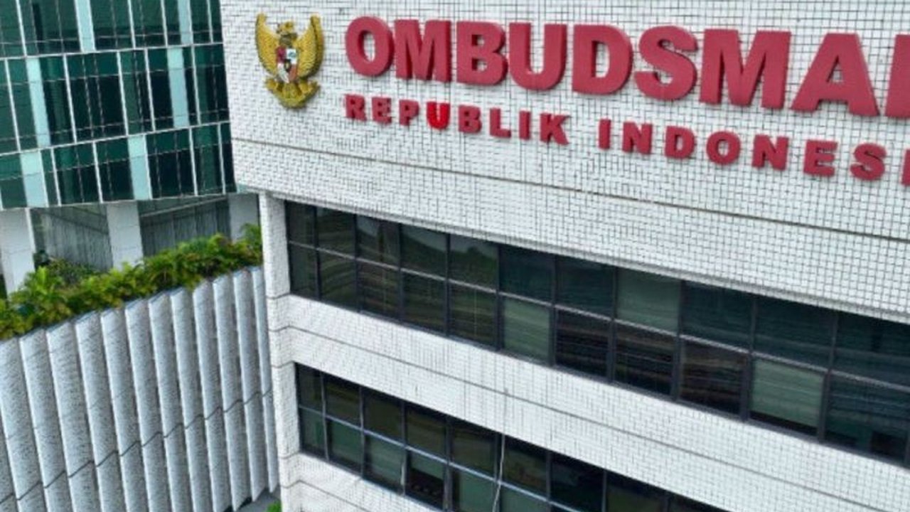 Seorang sopir ditemukan tewas di Gedung Ombudsman, Jakarta Selatan; Polisi dan Ombudsman berkoordinasi untuk mengungkap penyebab kematian.