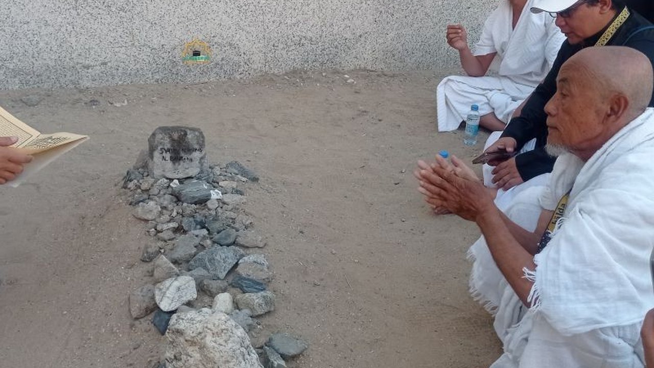 Akademisi mendorong pemerintah menganugerahkan gelar Pahlawan Nasional kepada Syekh Nawawi Al-Bantani, ulama besar asal Banten yang karya dan ajarannya berpengaruh luas di dunia Islam.