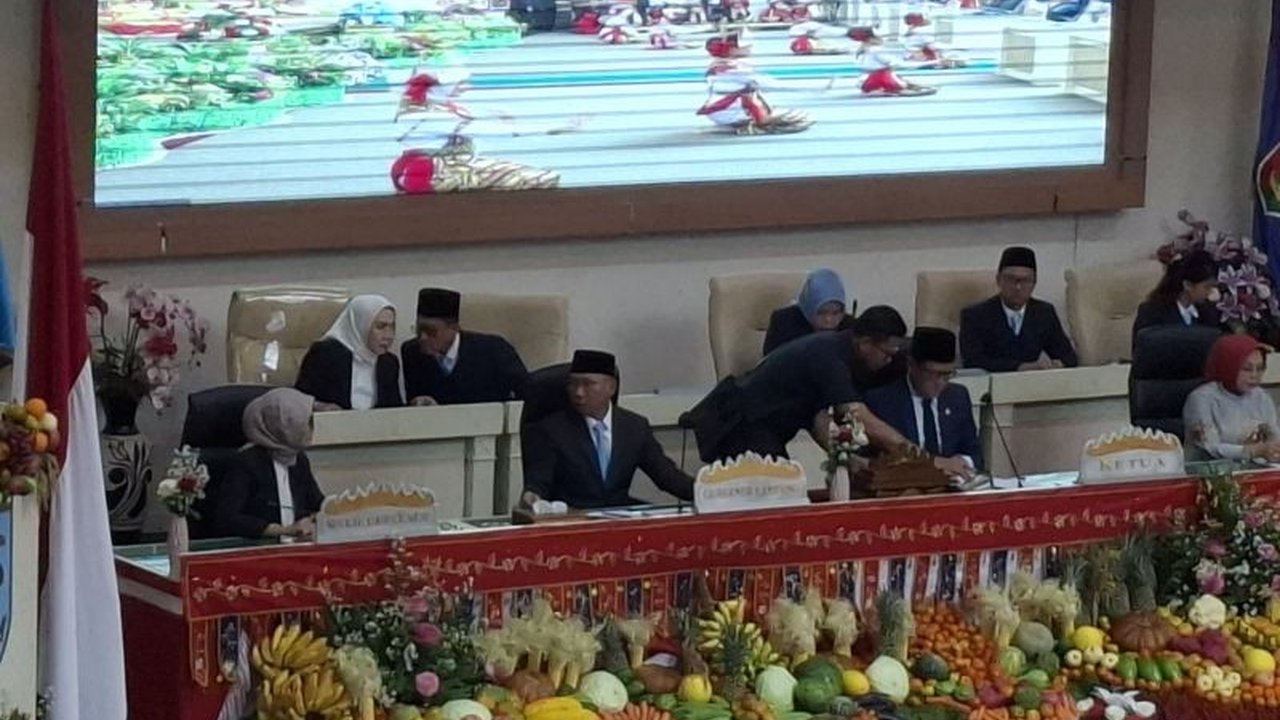 Gubernur Lampung, Rahmat Mirzani Djausal, fokus pada peningkatan SDM untuk menghadapi bonus demografi 2030, guna mengatasi tantangan ekonomi dan pembangunan daerah.