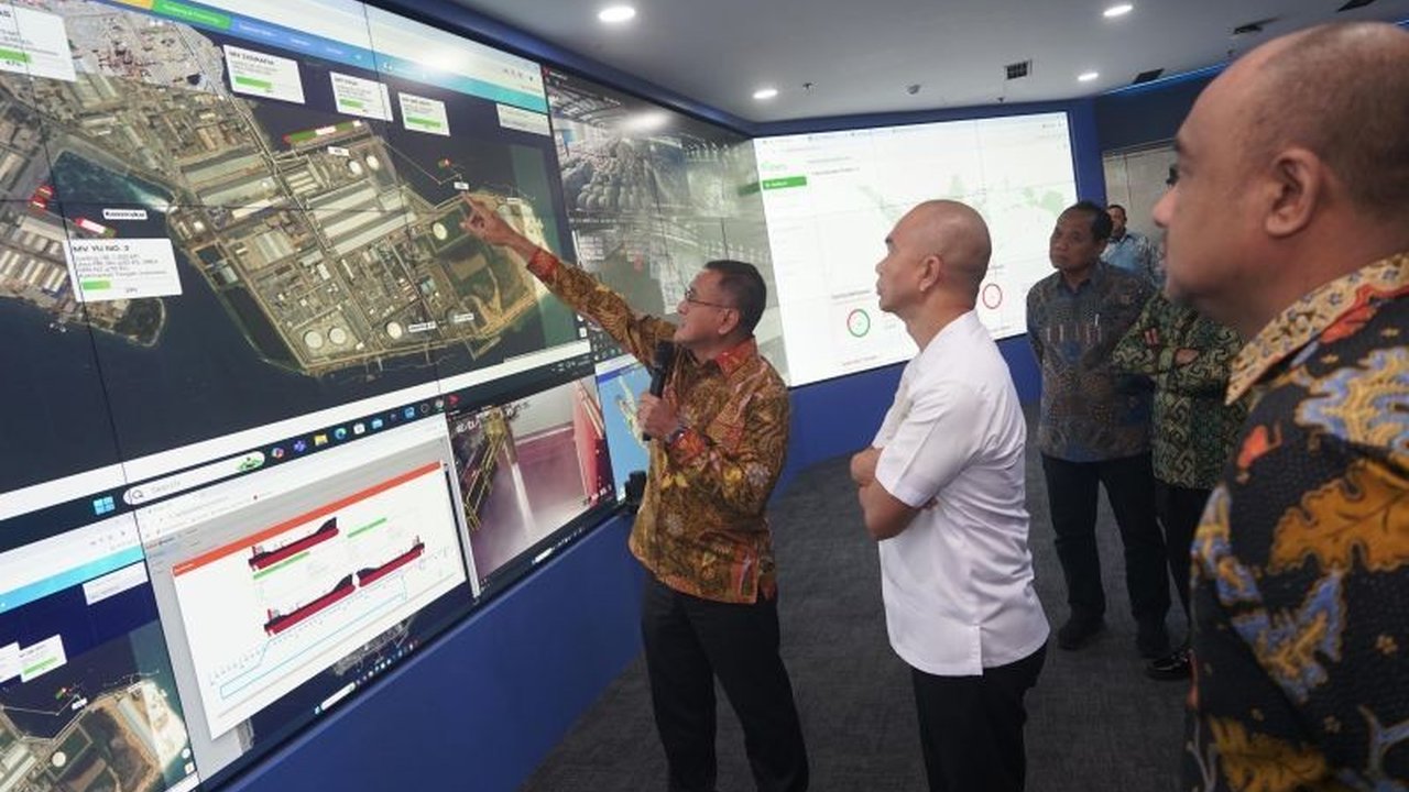 Jaksa Agung Muda Bidang Intelijen Kejaksaan Agung mengapresiasi command center Pupuk Indonesia sebagai inovasi dalam pengawasan distribusi pupuk bersubsidi secara digital, menjamin penyaluran tepat sasaran.