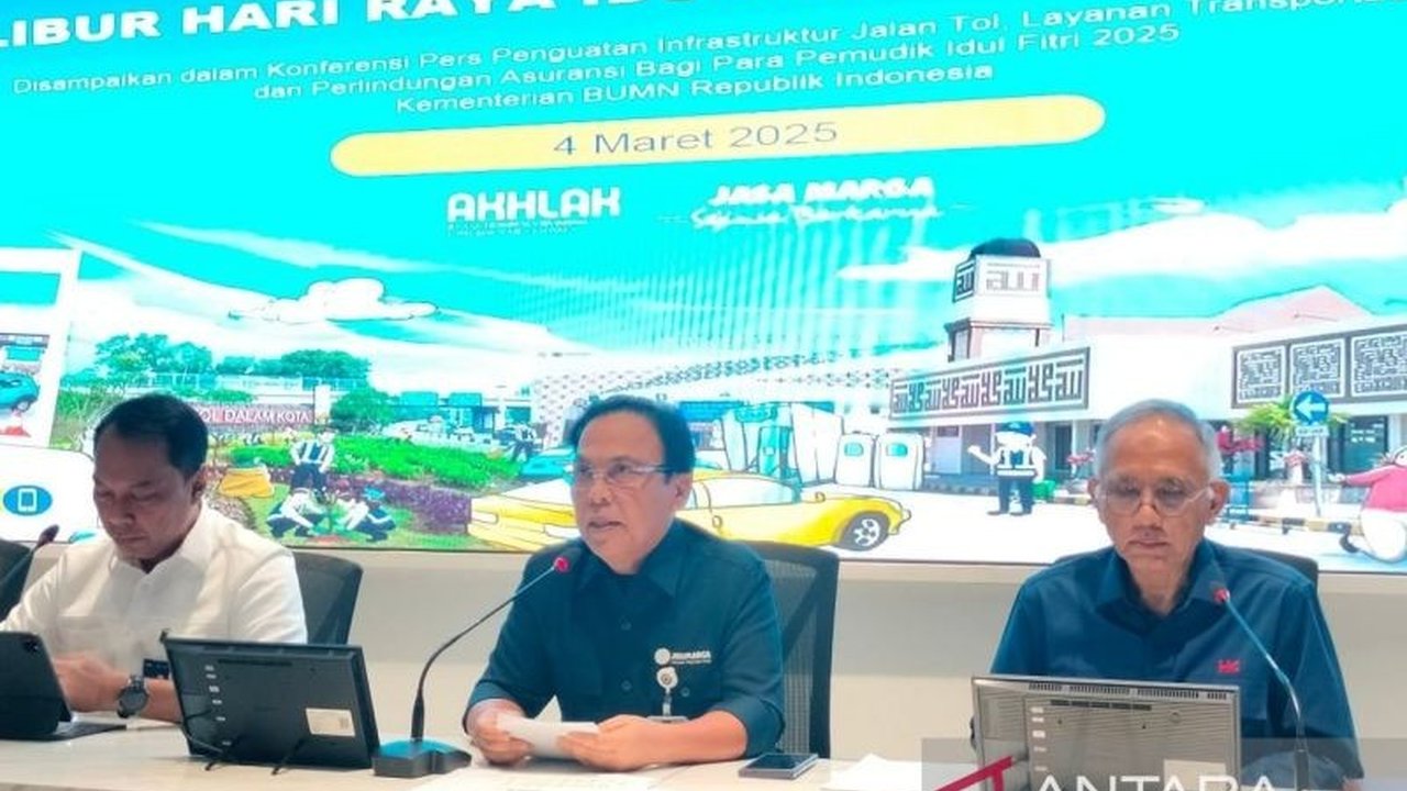 Jasa Marga memprediksi puncak arus mudik Lebaran 2025 jatuh pada Jumat, 28 Maret, dengan volume lalu lintas yang signifikan, dan telah menyiapkan berbagai strategi untuk mengantisipasi lonjakan kendaraan.