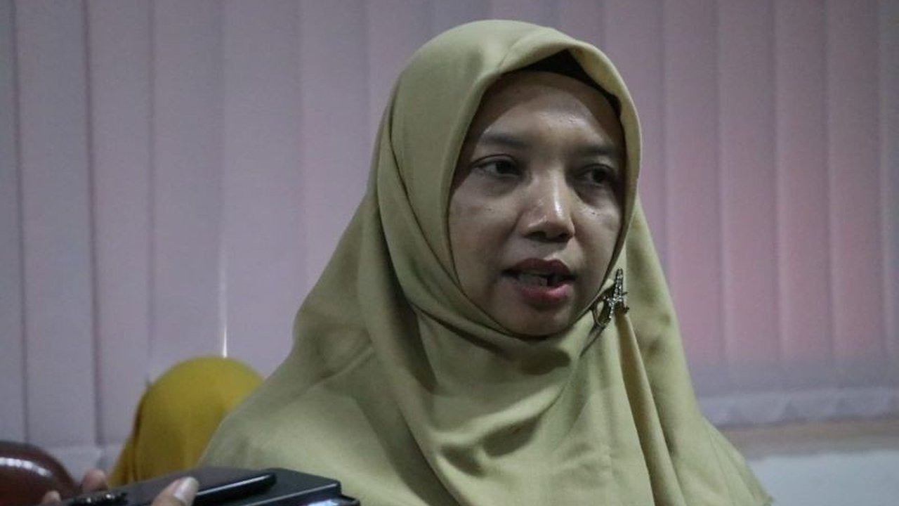 Lebih dari 100 sekolah di Ponorogo belum menerapkan kawasan tanpa rokok (KTR) meskipun Perda Kabupaten Ponorogo Nomor 4 Tahun 2024 telah mengatur hal tersebut,  menimbulkan kekhawatiran terhadap kesehatan siswa.