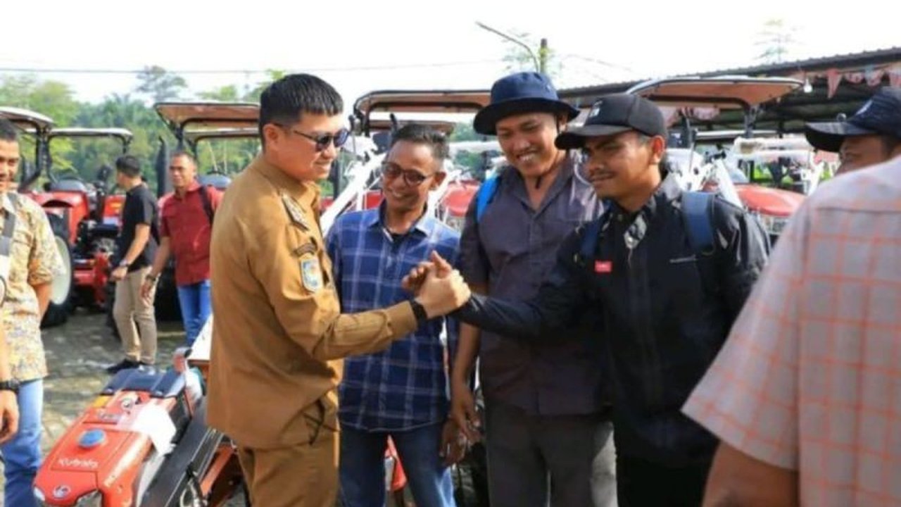 Pemerintah Kabupaten Labuhanbatu Utara (Labura) menyerahkan 139 alat dan mesin pertanian (alsintan) kepada petani untuk meningkatkan produktivitas padi dan mendukung ketahanan pangan nasional.