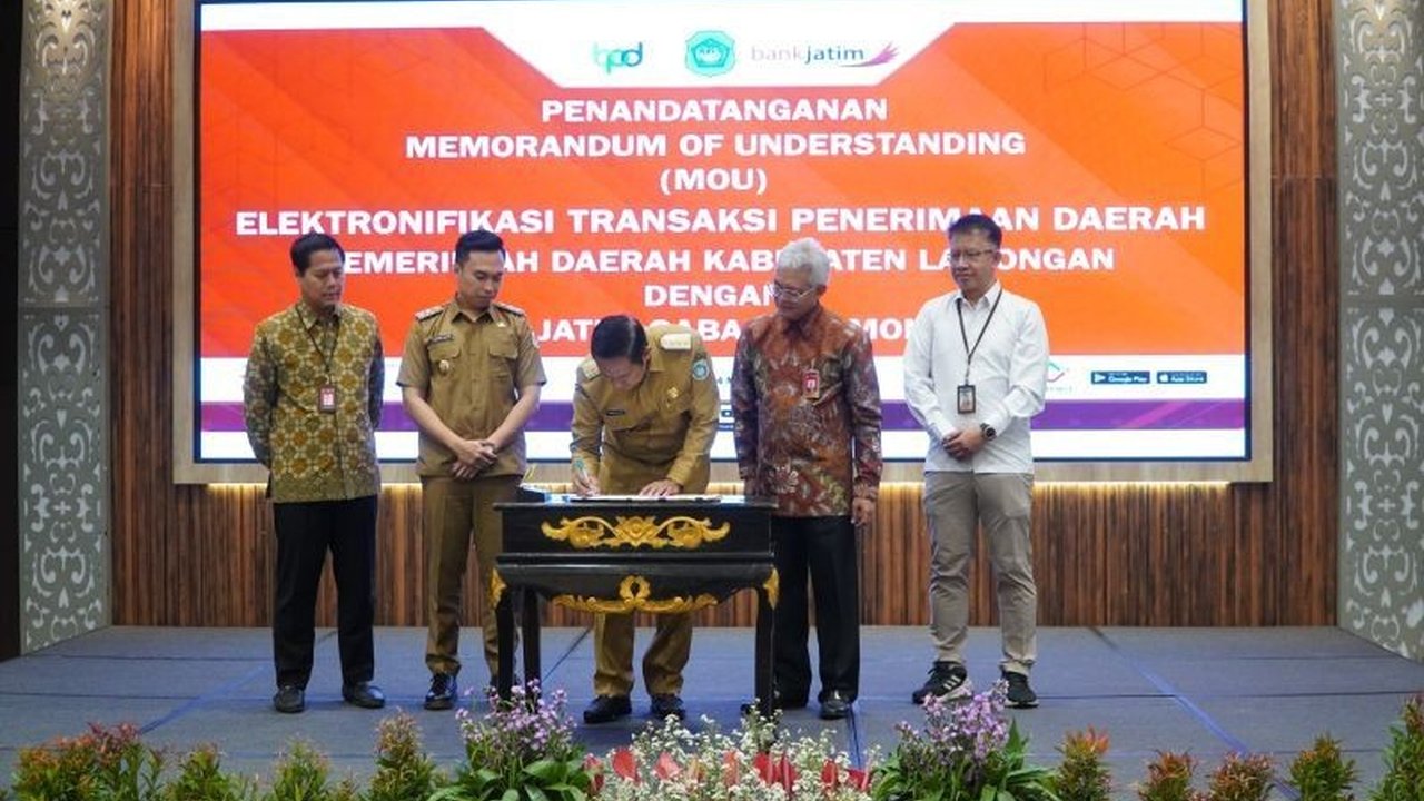 Pemerintah Kabupaten Lamongan mengoptimalkan digitalisasi pembayaran pajak untuk meningkatkan penerimaan daerah dan memberikan pelayanan yang lebih transparan dan akuntabel kepada masyarakat.