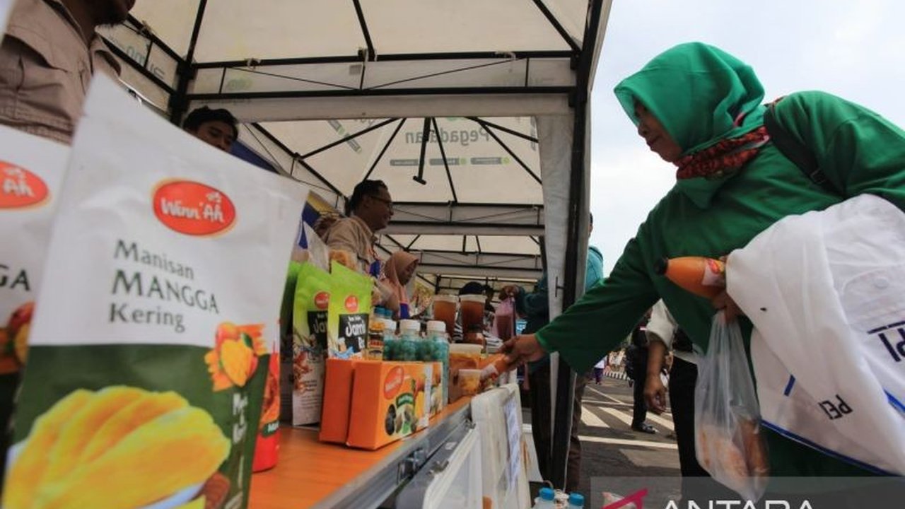 Festival Ramadhan di Indramayu, Jawa Barat, bertujuan meningkatkan literasi keuangan masyarakat dan memberdayakan UMKM melalui berbagai kegiatan edukasi dan bazar.