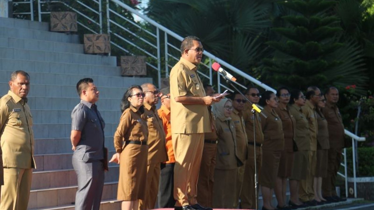 Gubernur NTT, Melki Laka Lena, menginstruksikan seluruh perangkat daerah untuk mempertajam program dan kegiatannya demi efisiensi anggaran, dengan fokus pada dampak nyata bagi masyarakat dan pemanfaatan teknologi.