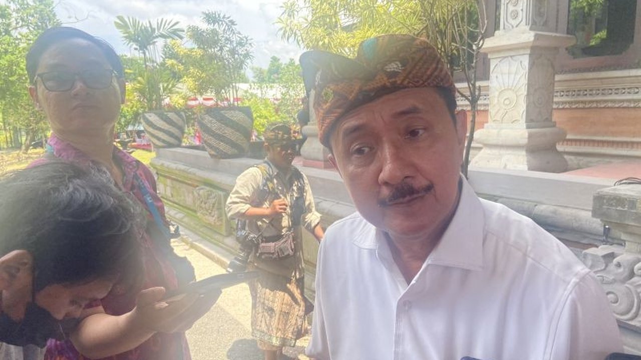 Kepala Dispar Bali memprediksi peningkatan kunjungan wisatawan domestik hingga 20 persen selama libur Lebaran 2025, didorong oleh libur panjang dan harapan penurunan harga tiket pesawat.