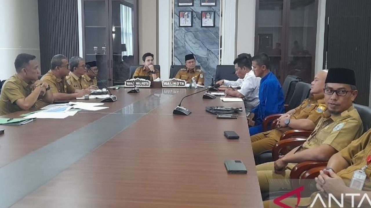 Pemkot Jambi dan Balai Wilayah Sungai Sumatera (BWSS) VI Jambi telah menyinkronkan titik penanggulangan banjir di Kota Jambi, dengan target pengerjaan dimulai Mei 2025.