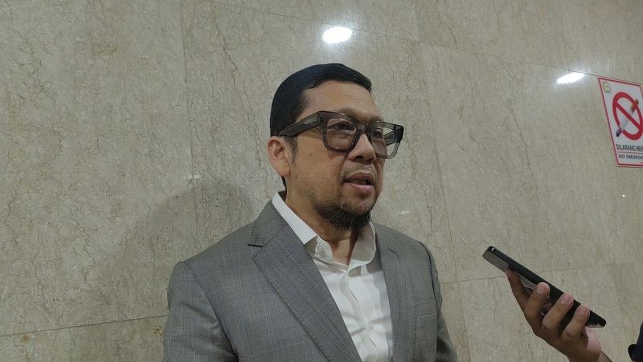 Anggota Komisi II DPR mendukung PSU Pilkada 2024 di 24 daerah dengan anggaran seefisien mungkin dan akan mengawasi pengajuan anggaran dari KPU.