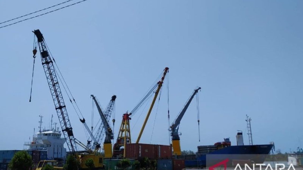 Aktivitas bongkar barang di pelabuhan Kepulauan Bangka Belitung pada Januari 2025 anjlok hingga 19,94 persen dibandingkan bulan sebelumnya, sementara aktivitas pemuatan juga mengalami penurunan.