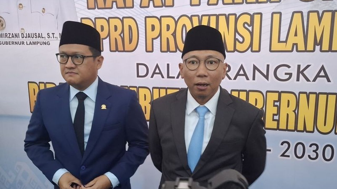 Gubernur Lampung menginstruksikan perbaikan jalan berlubang di ruas jalan provinsi sebelum mudik Lebaran 2025 untuk memastikan kelancaran arus mudik masyarakat.