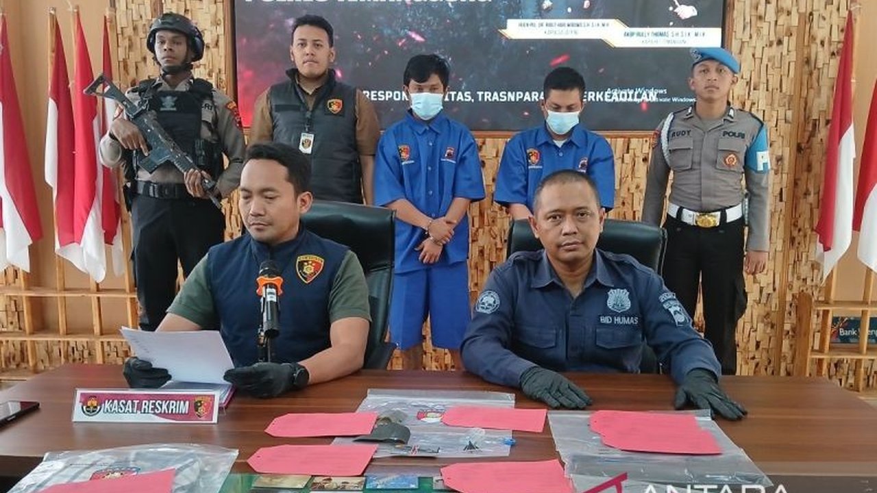 Polres Temanggung ungkap kasus pencurian uang melalui ATM dengan modus ganjal menggunakan tusuk gigi yang dilakukan oleh dua pelaku, merugikan korban hingga puluhan juta rupiah.