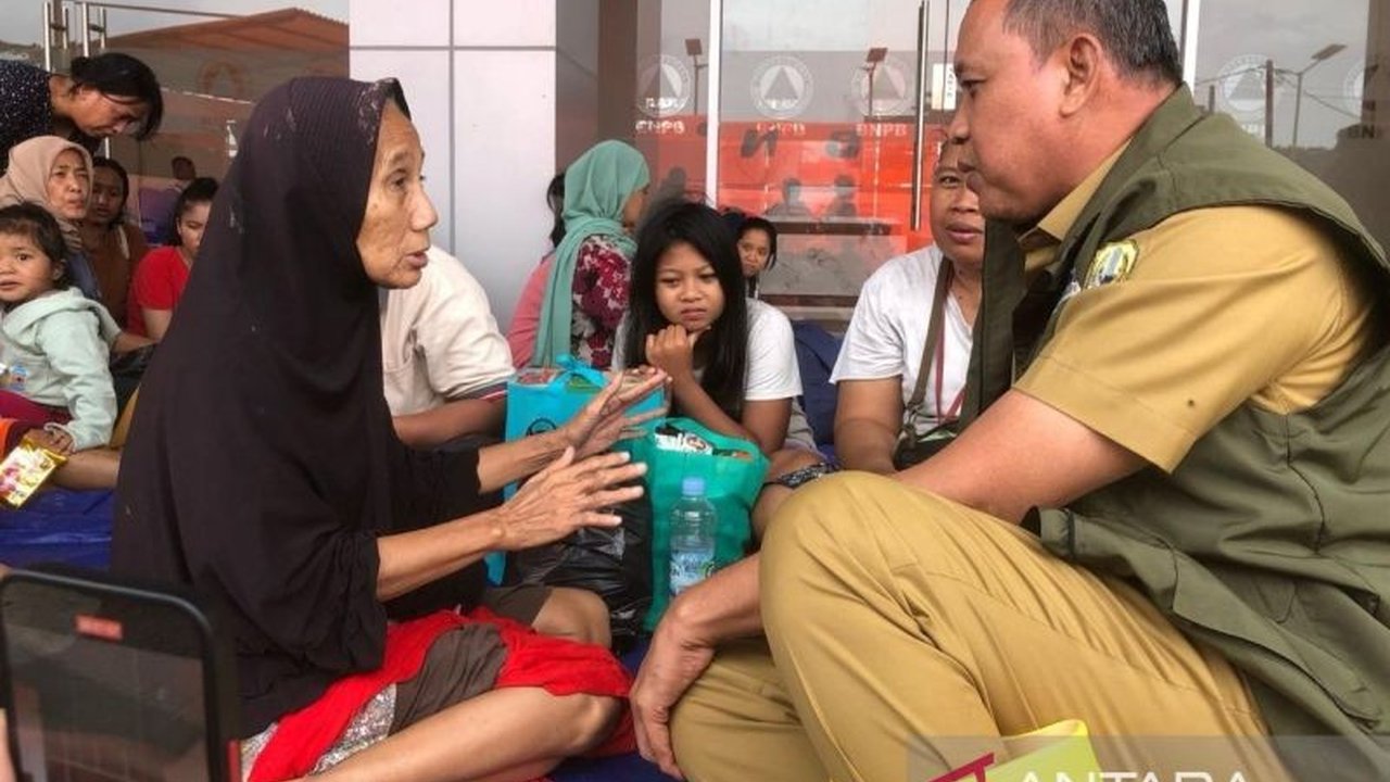Wali Kota Bekasi, Tri Adhianto, tekankan pentingnya penghijauan di Bogor dan modifikasi cuaca untuk mengurangi dampak banjir di Bekasi, serta optimalisasi infrastruktur.
