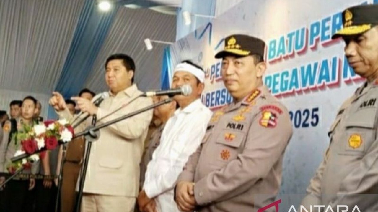 Kapolri Jenderal Listyo Sigit Prabowo mengawali pembangunan 100.000 rumah subsidi untuk anggota Polri di Karawang, Jawa Barat, sebagai bagian dari program satu juta rumah pemerintah.
