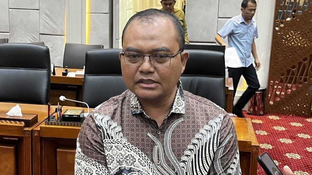 Serikat Pekerja Sritex meminta bantuan pemerintah untuk mencairkan THR dan pesangon karyawan yang terdampak PHK massal menjelang Ramadhan.