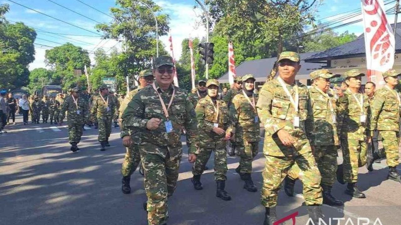 Bupati OKU Timur, Lanosin Hamzah, menerapkan ilmu yang diperoleh dari pembekalan di Akmil Magelang dalam kebijakan strategis untuk memajukan daerahnya.