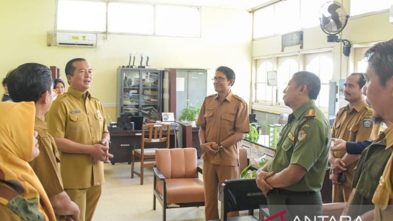 Gubernur NTB, Lalu Muhamad Iqbal, menegaskan komitmen Pemprov NTB untuk segera menyelesaikan isu lingkungan dan sampah, termasuk peningkatan kesejahteraan pegawai dan transparansi informasi publik.