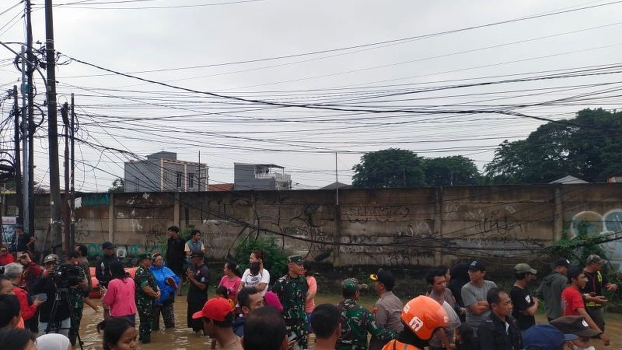 Danrem 051/Wkt Pimpin Evakuasi Banjir Bekasi, Ribuan Warga Terdampak