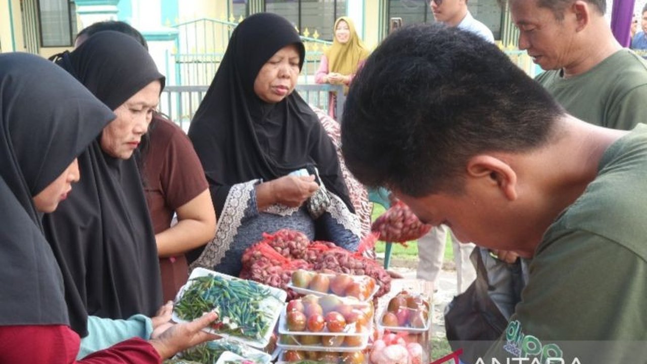 Pemerintah Kabupaten Kuningan gencar menggelar Gerakan Pangan Murah (GPM) di 15 titik selama Ramadhan untuk memastikan keterjangkauan harga bahan pokok bagi masyarakat.