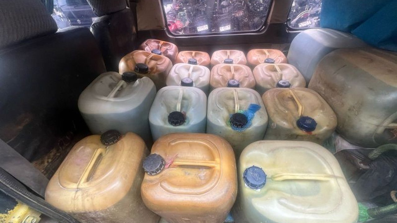 Polres Merangin Jambi berhasil menangkap SR, pelaku penyalahgunaan BBM subsidi jenis Pertalite dengan barang bukti 805 liter BBM yang akan dijual kembali.