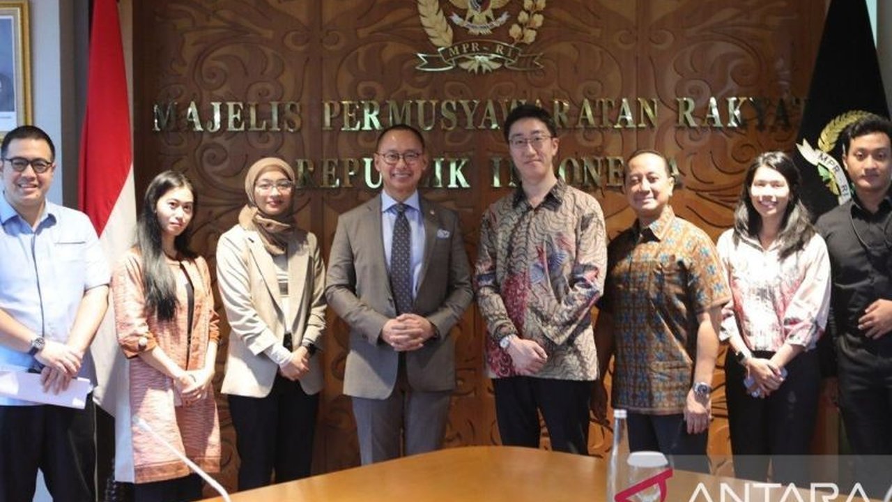 Wakil Ketua MPR RI Eddy Soeparno mendukung transformasi anjungan minyak lepas pantai menjadi terminal LNG dan fasilitas CCS sebagai solusi inovatif untuk transisi energi dan pengurangan emisi karbon di Indonesia.