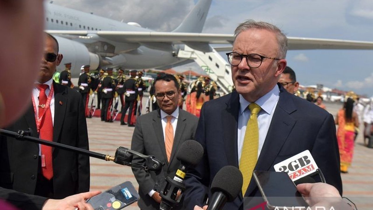 Perdana Menteri Australia Anthony Albanese menyatakan kesediaan negaranya untuk mempertimbangkan pengiriman pasukan penjaga perdamaian ke Ukraina, meskipun saat ini belum dipertimbangkan secara aktif.