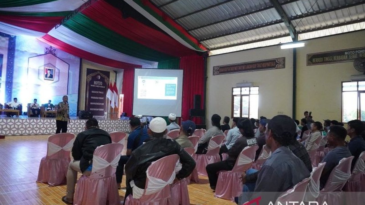 Anggota Komisi IX DPR RI Zainul Munasichin menjelaskan Program Makan Bergizi Gratis (MBG) sebagai solusi pemerintah dalam mengurangi angka stunting di Indonesia yang masih mencapai 21,5 persen pada tahun 2024.