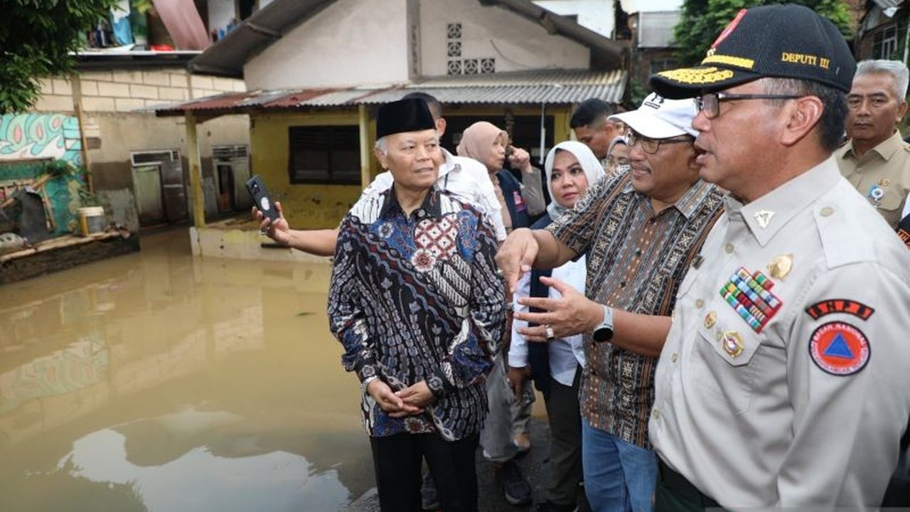 Badan Nasional Penanggulangan Bencana (BNPB) memastikan kecukupan bantuan logistik bagi 1.446 korban banjir di Rawajati, Jakarta Selatan, dan berkomitmen mencari solusi agar bencana serupa tak terulang.