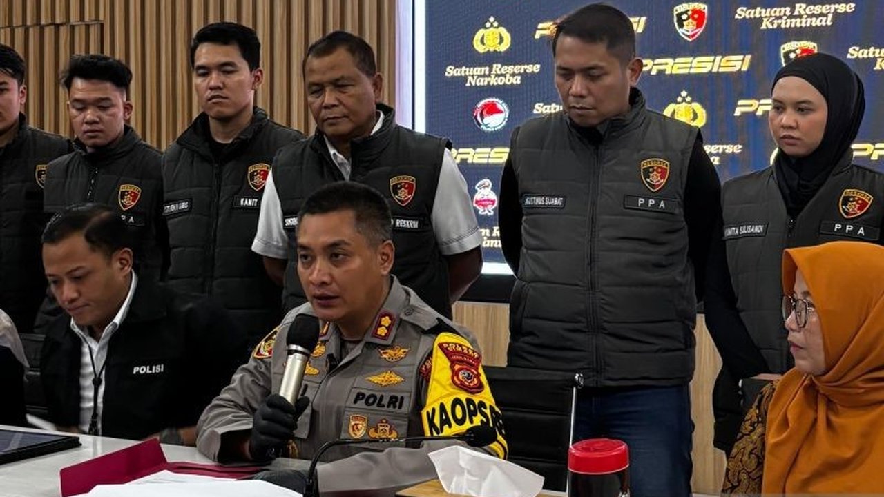 Polres Cimahi menangkap HS, pria yang menodongkan senjata api kepada seorang wanita di Kota Baru Parahyangan; polisi masih mendalami motif dan kepemilikan senjata api tersebut.