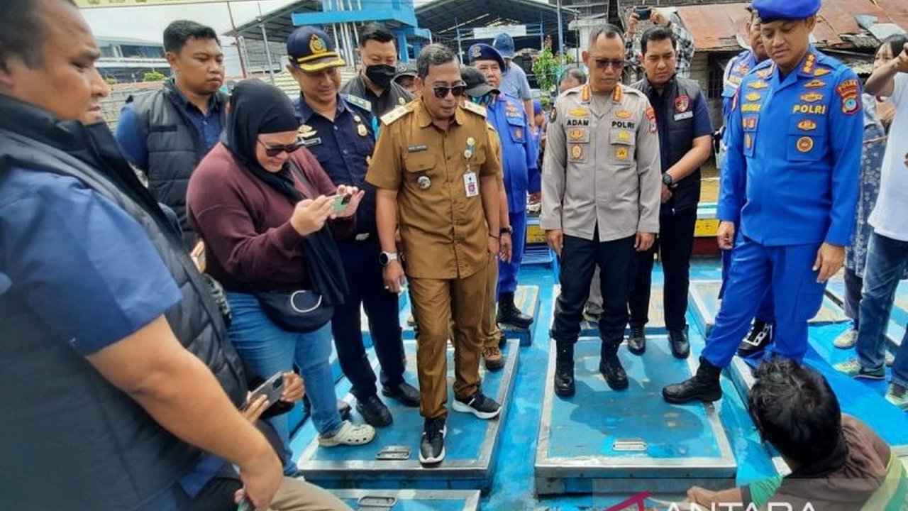 Ditpolairud Polda Kalsel menangkap empat kapal cantrang asal Lamongan di perairan Kalsel, menyita 23 ton ikan dan menetapkan delapan tersangka.