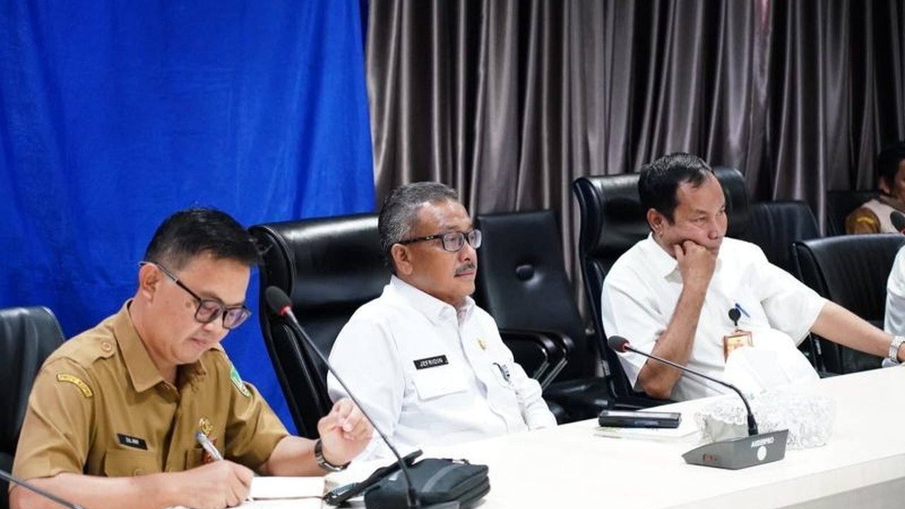 Rumah Potong Hewan (RPH) dan Rumah Potong Unggas (RPU) bersertifikat halal di Batam membantu pelaku UMKM mendapatkan sertifikasi halal, meningkatkan daya saing produk, dan memenuhi permintaan pasar yang tinggi akan produk halal.