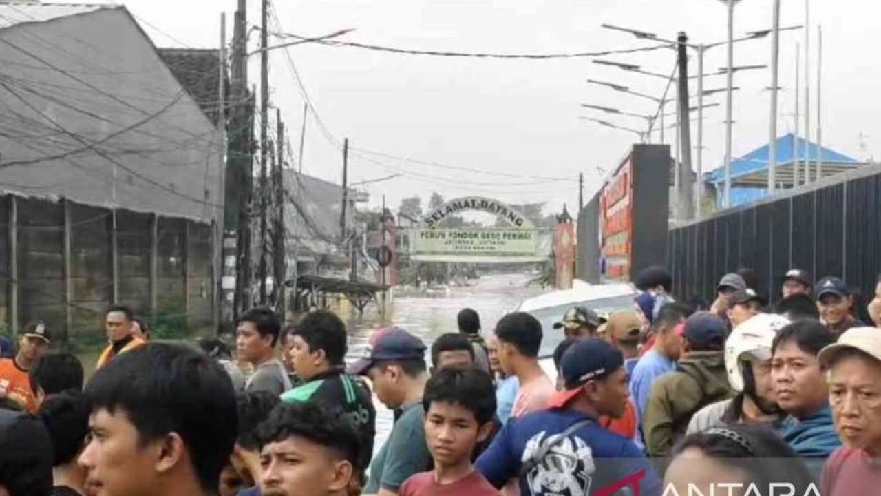 Pria Hilang Terseret Banjir Kali Bekasi, Pencarian Masih Berlangsung