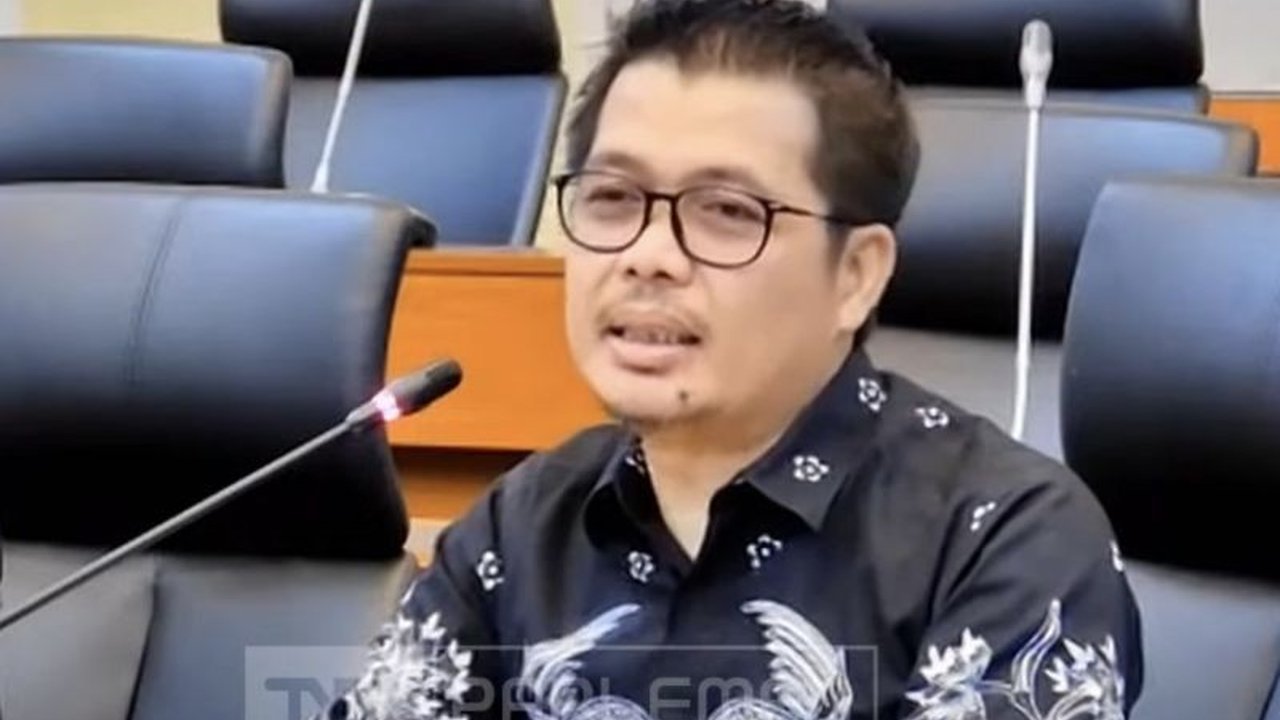 Pengamat Ismail Hasani menilai RUU TNI krusial untuk mencegah konflik TNI-Polri yang kian meningkat, disebabkan oleh ketimpangan peran dan kesejahteraan TNI dalam dua dekade terakhir.