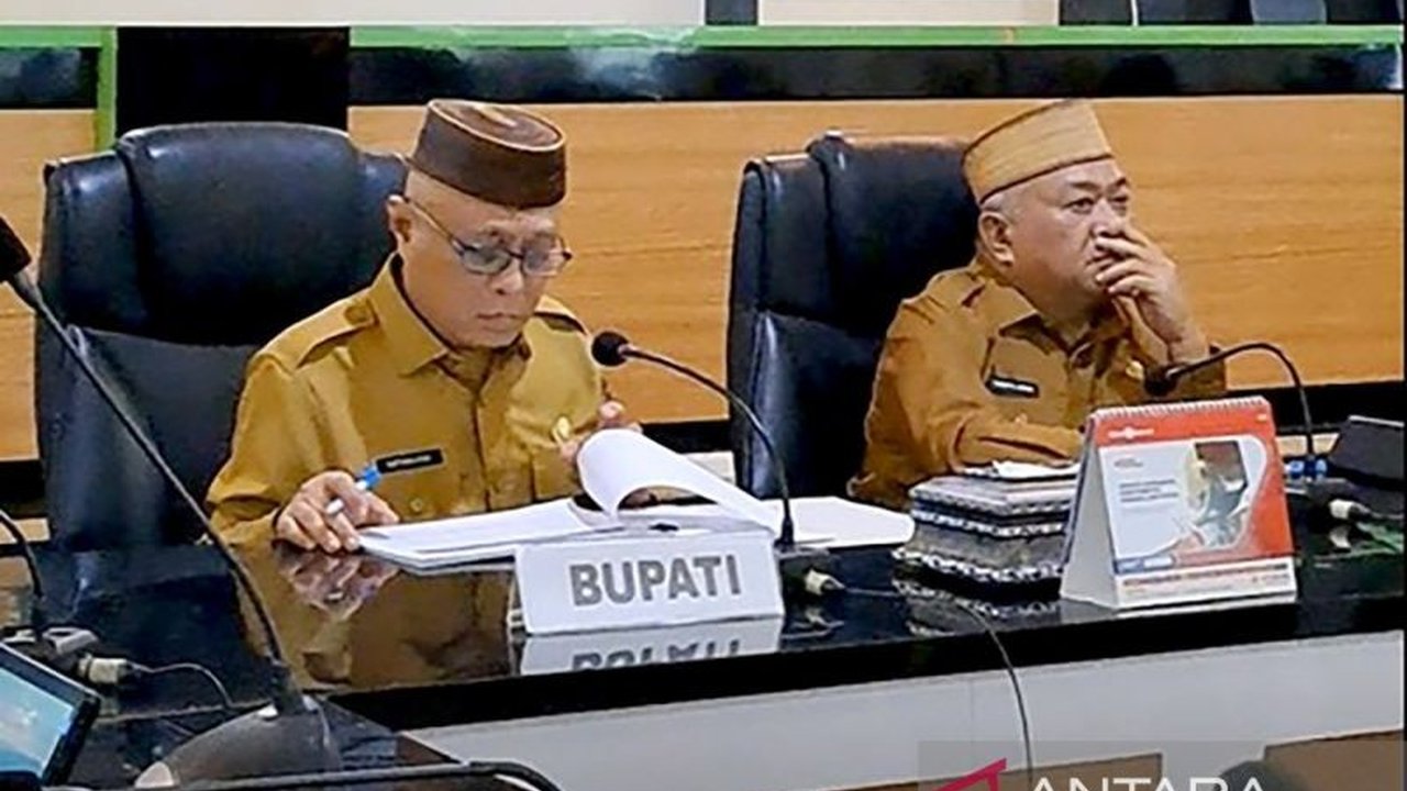 Bupati Gorontalo, Sofyan Puhi, menetapkan tiga misi utama pembangunan daerah: peningkatan SDM, transformasi ekonomi berbasis teknologi, dan reformasi tata kelola pemerintahan.