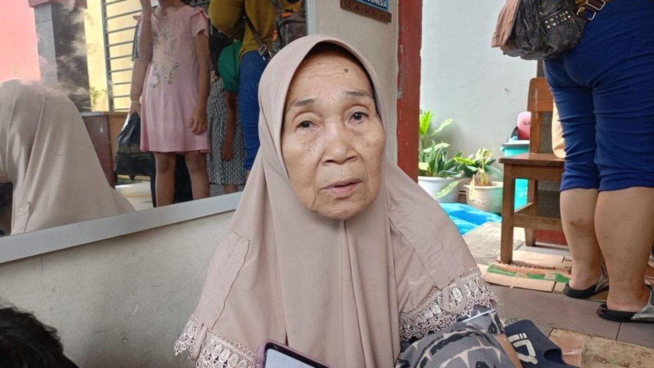 Banjir yang kerap melanda Jakarta Timur membuat Pemprov DKI menawarkan rusun kepada warga terdampak, namun warga Kebon Pala II menolak karena alasan kenyamanan dan mata pencaharian.