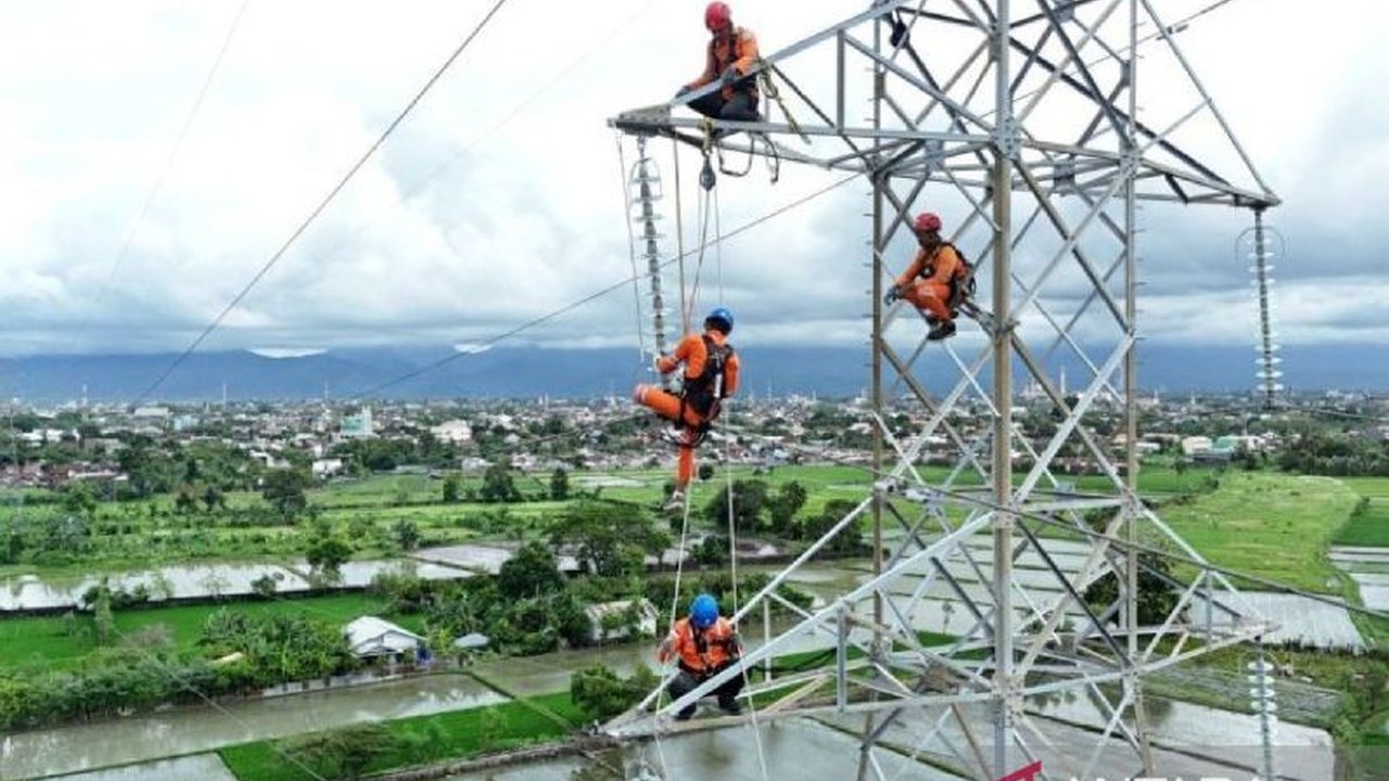 PLN NTB siagakan 1.957 personel dan peralatan untuk jaga keandalan listrik selama Ramadan, masyarakat bisa lapor gangguan via aplikasi PLN Mobile.